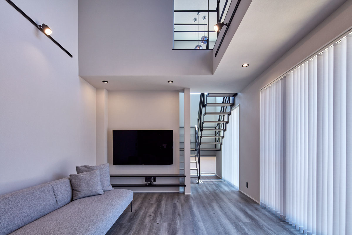 塗り壁と吹き抜けの家