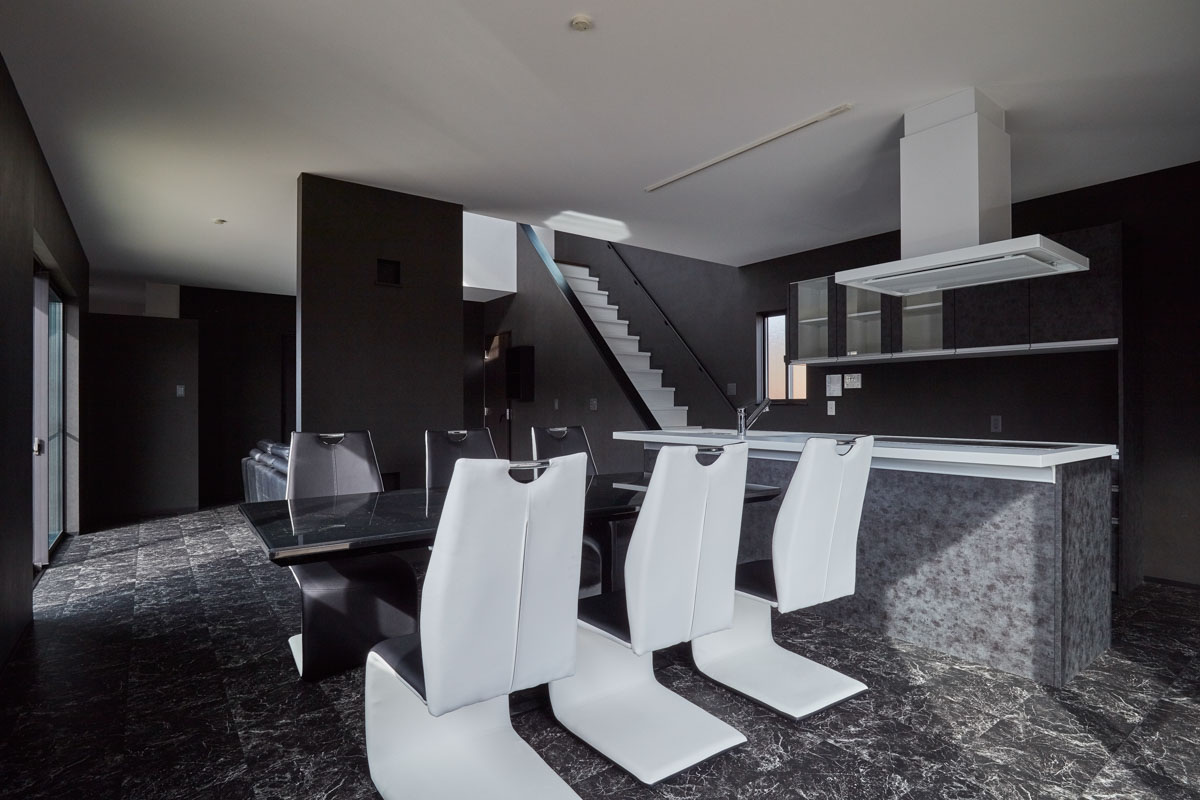 ご主人拘りの地下室のある家