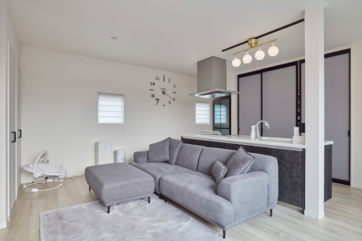 中庭から望む空、家族の好きを叶えた家。