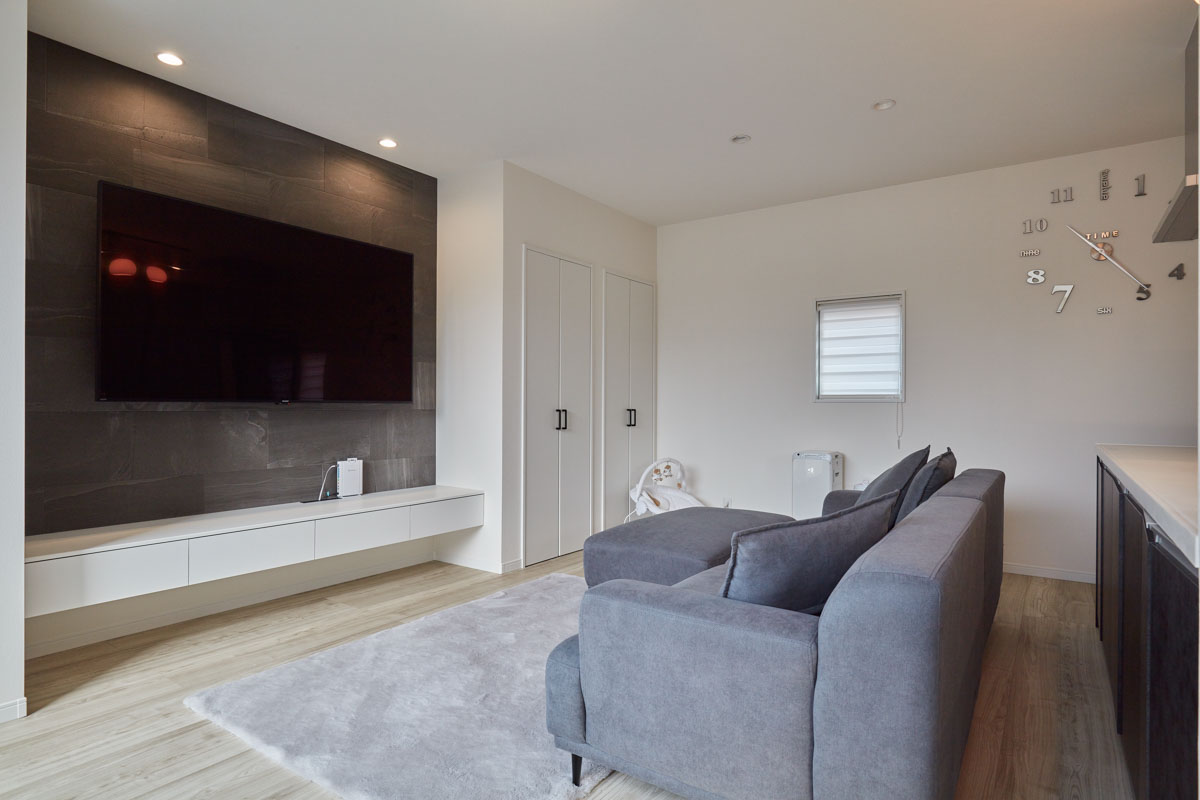 中庭から望む空、家族の好きを叶えた家。