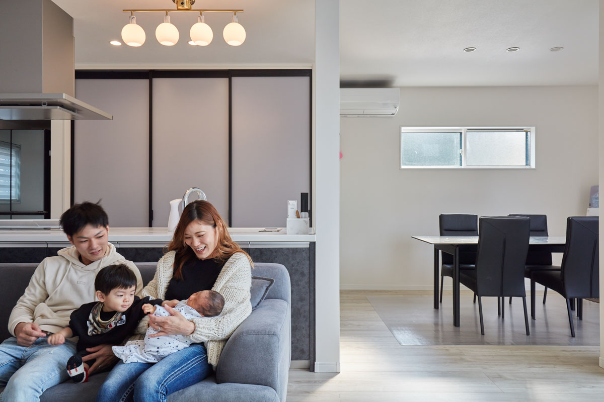 中庭から望む空、家族の好きを叶えた家。