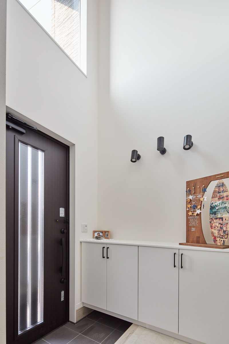 中庭から望む空、家族の好きを叶えた家。