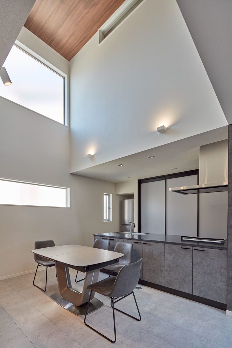 開放感溢れる中庭のある家