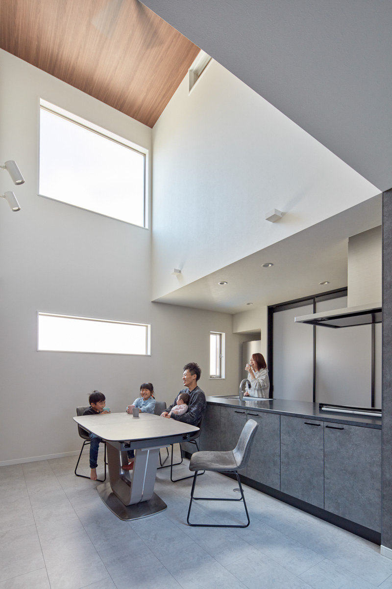 開放感溢れる中庭のある家