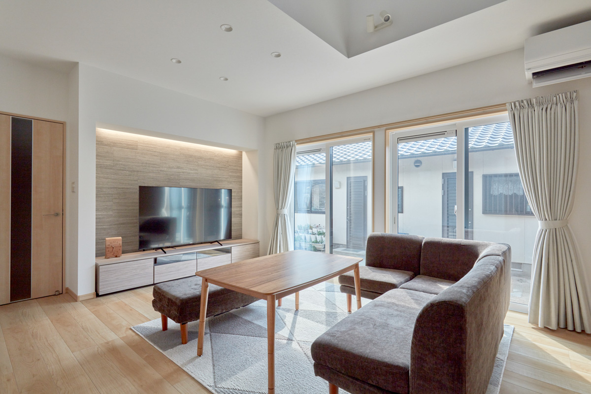 近代和風の入母屋の平屋