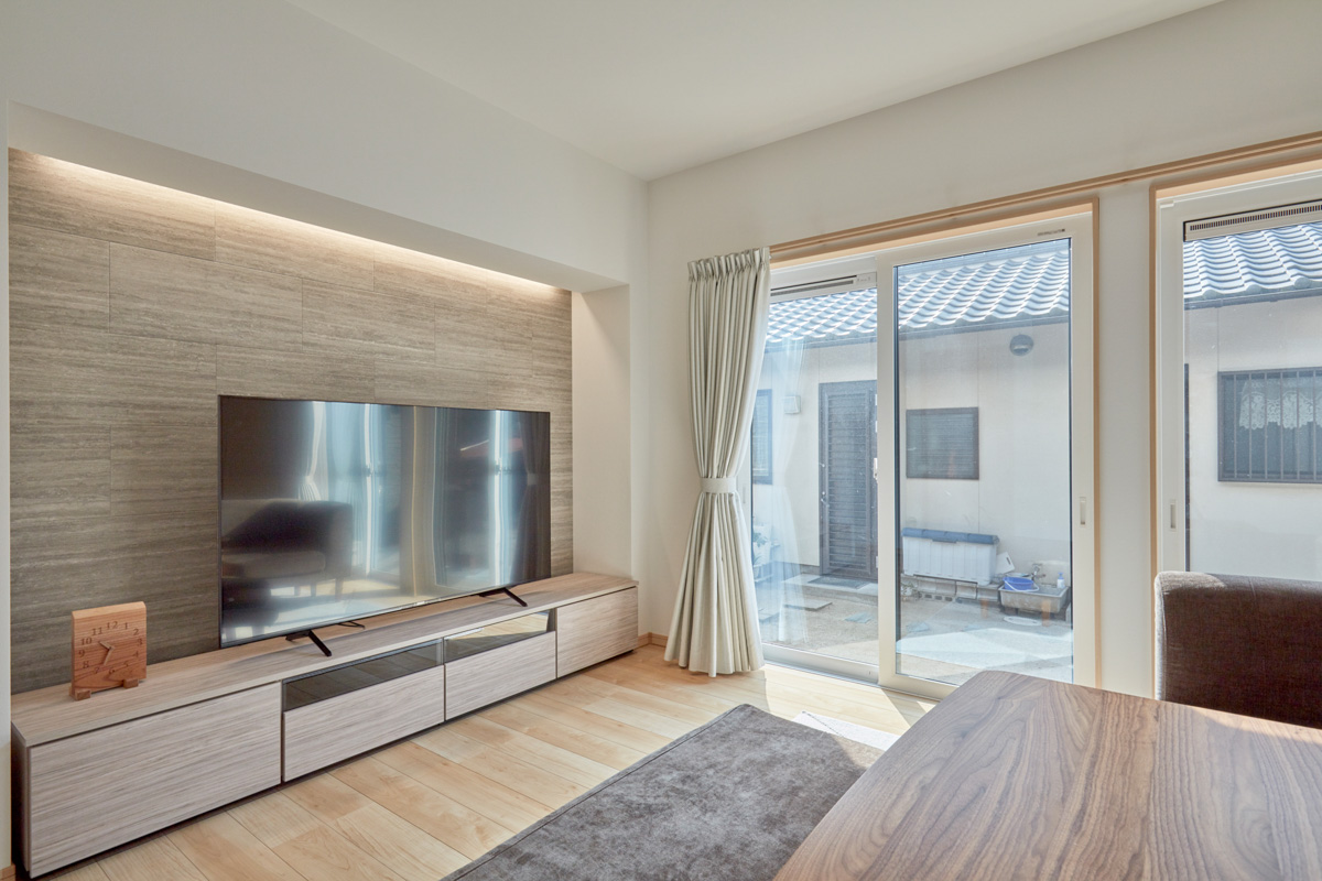 近代和風の入母屋の平屋