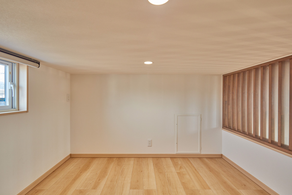 近代和風の入母屋の平屋