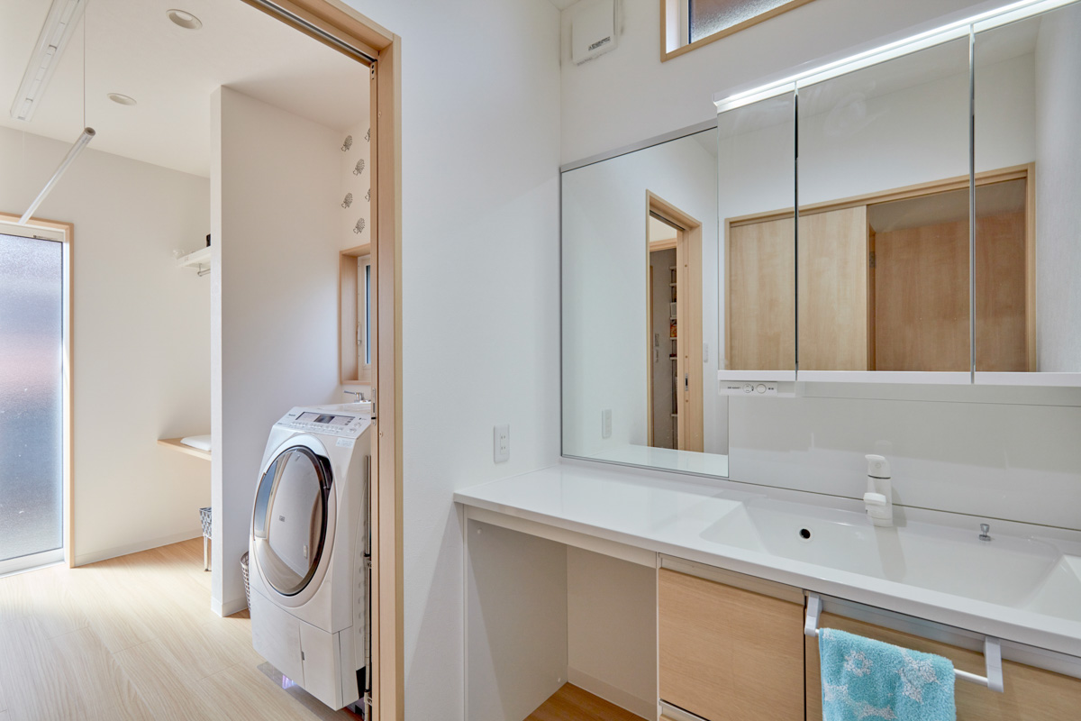 近代和風の入母屋の平屋