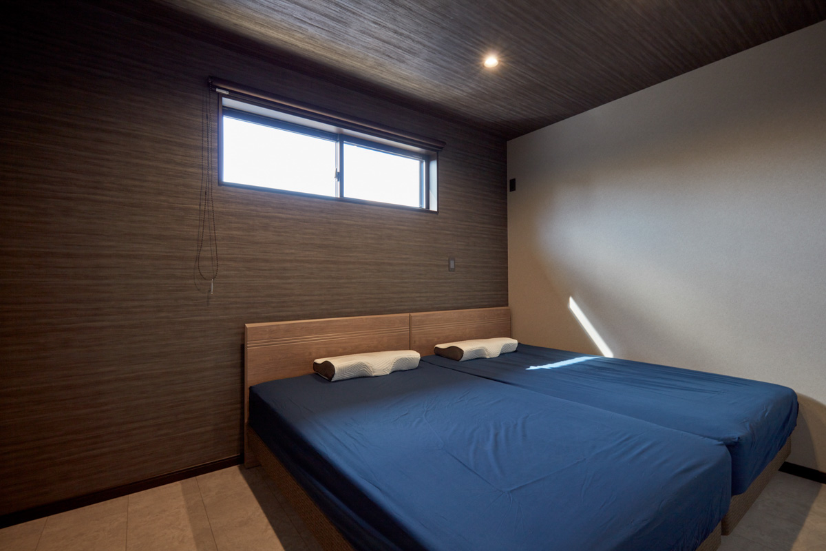 コートヤードを囲むロの字型の家