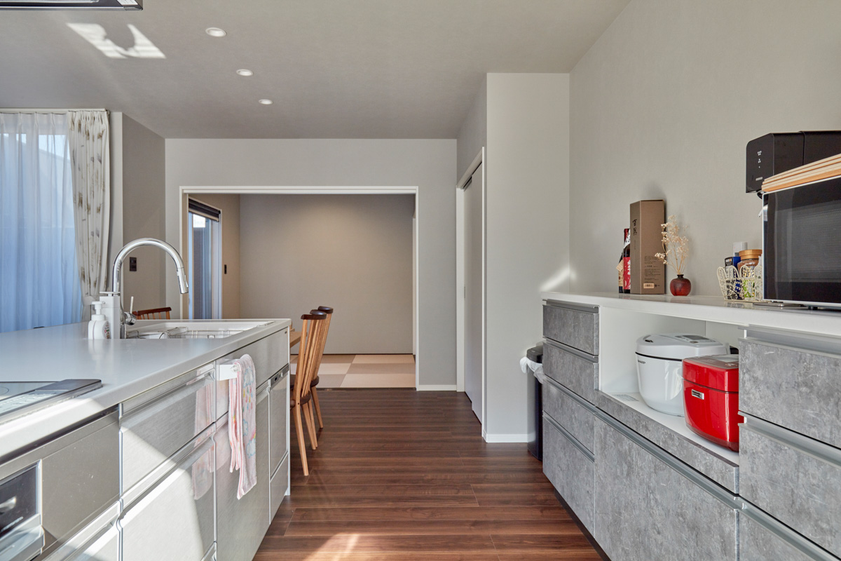 北道路でも明るく紡ぐコートハウス