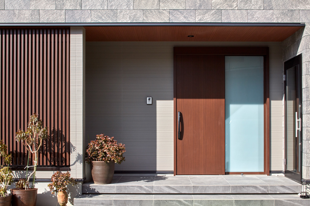 コートヤードを囲むロの字型の家