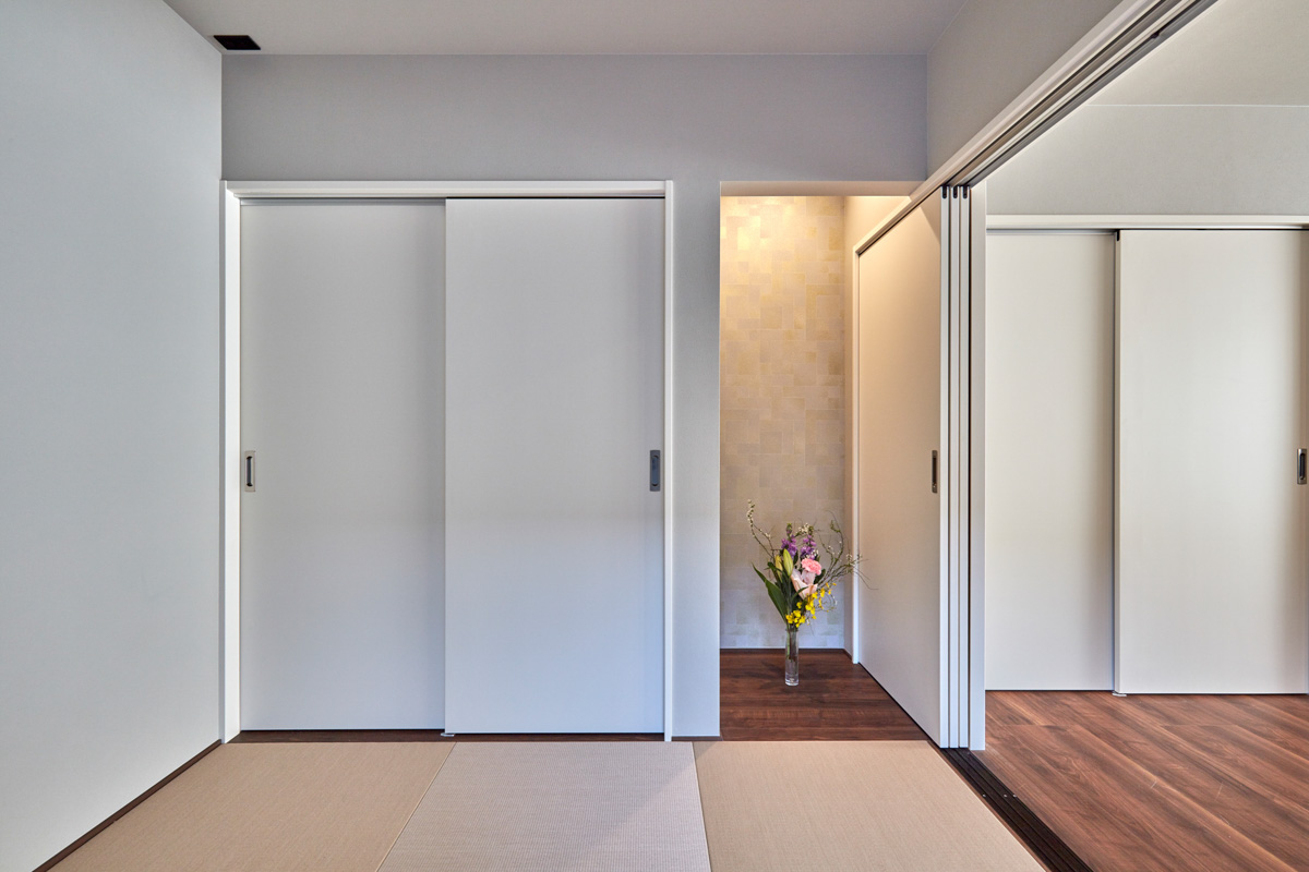 北道路でも明るく紡ぐコートハウス