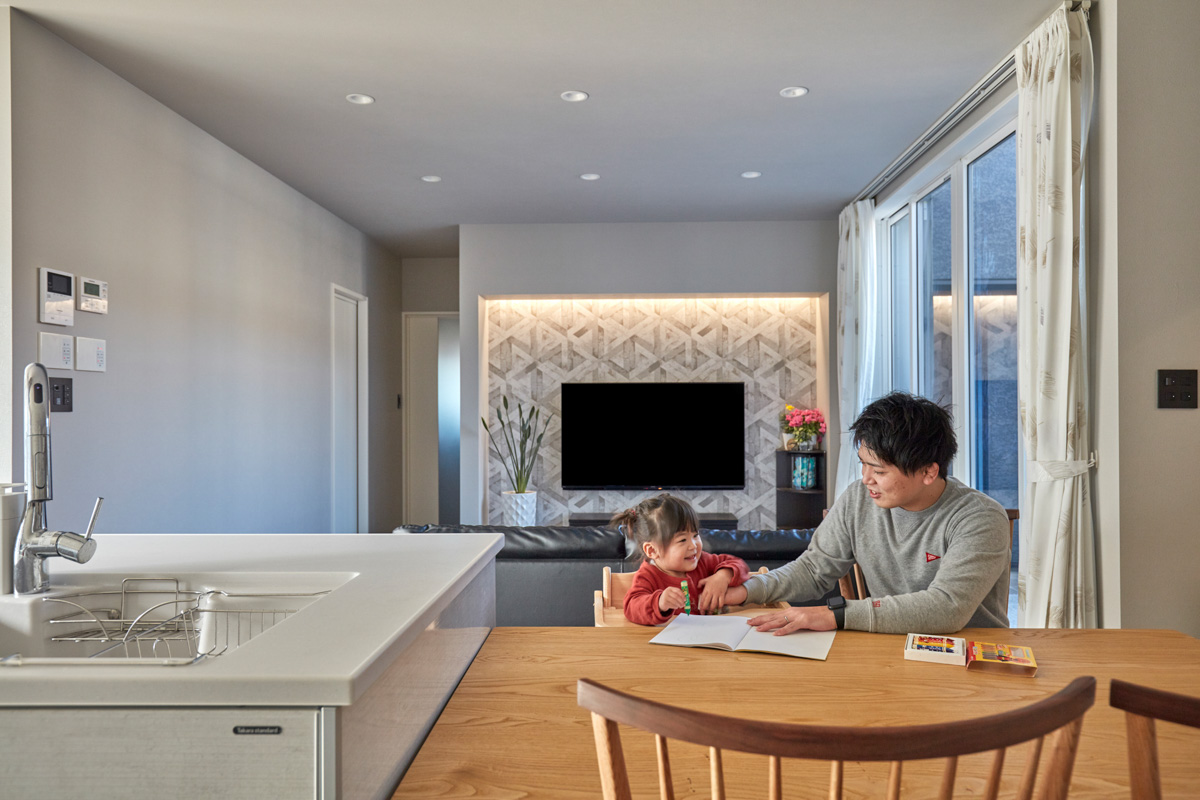 北道路でも明るく紡ぐコートハウス