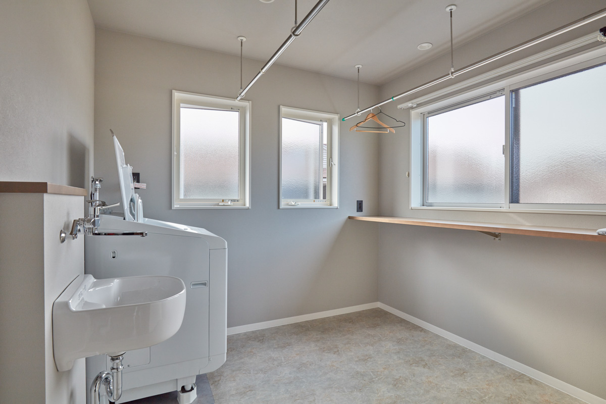 北道路でも明るく紡ぐコートハウス