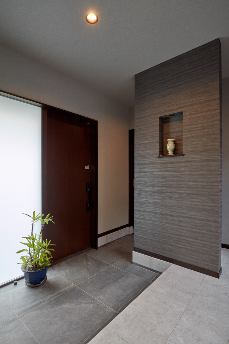 コートヤードを囲むロの字型の家