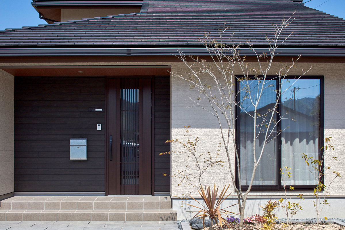 北欧家具と過ごす大屋根の家