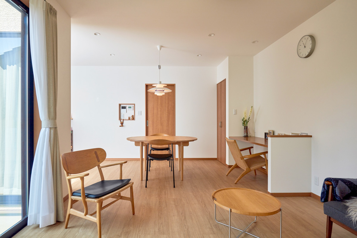 北欧家具と過ごす大屋根の家