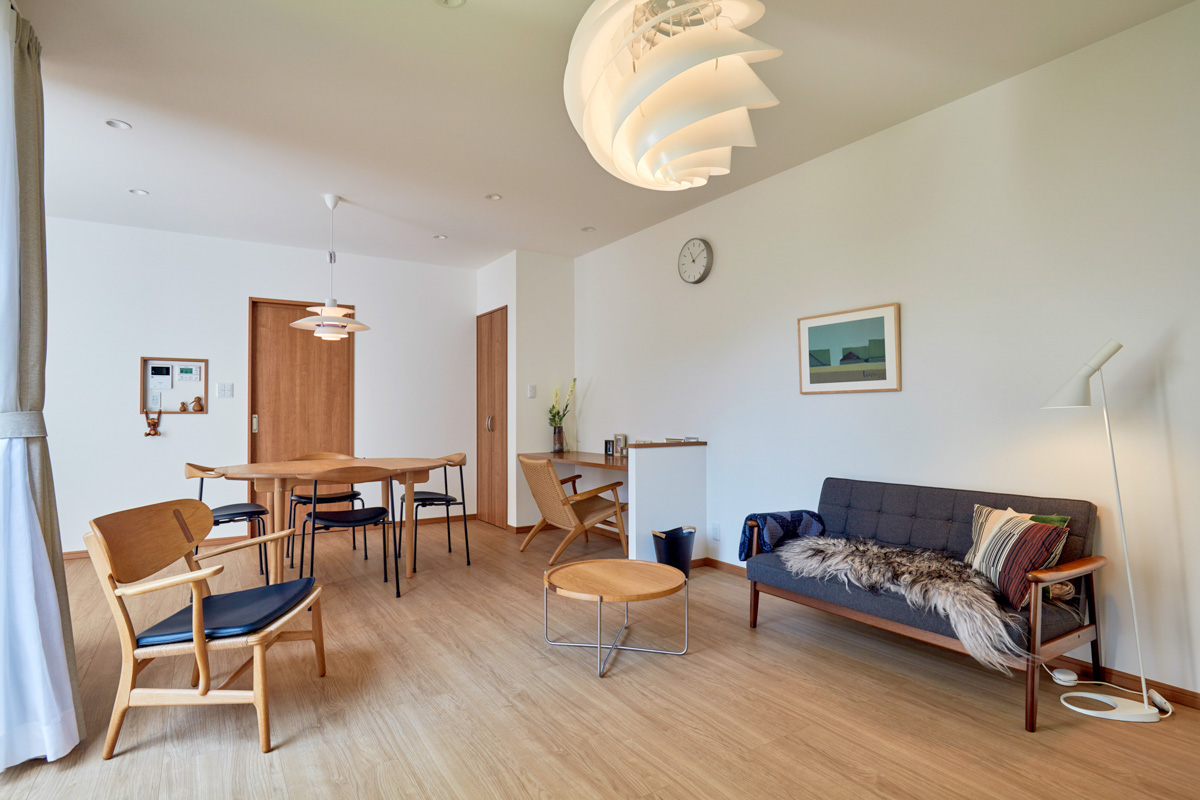 北欧家具と過ごす大屋根の家