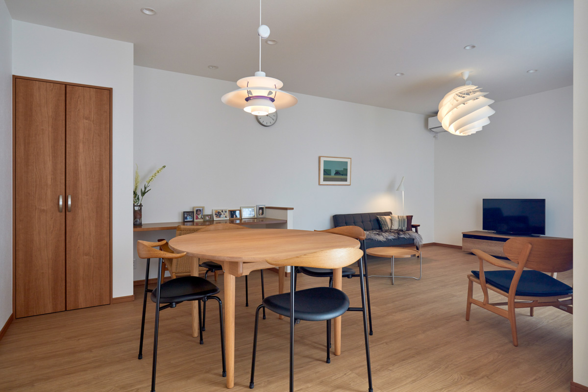 北欧家具と過ごす大屋根の家