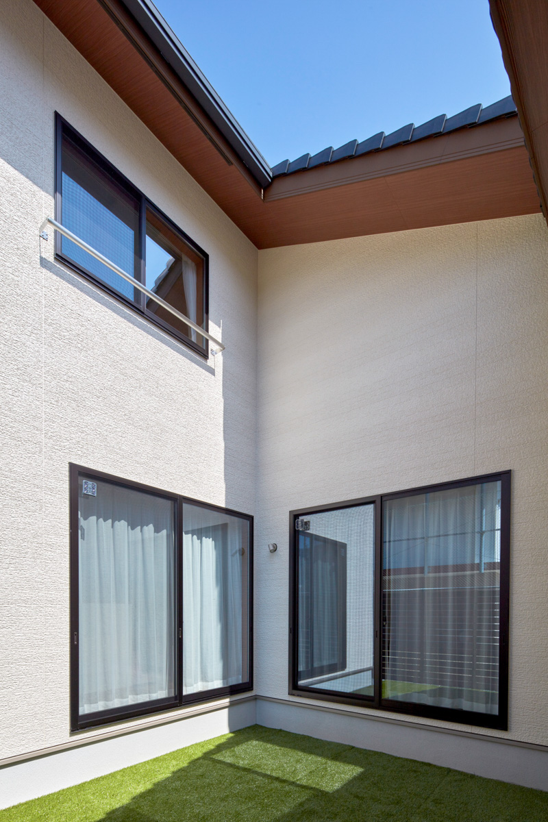 北欧家具と過ごす大屋根の家