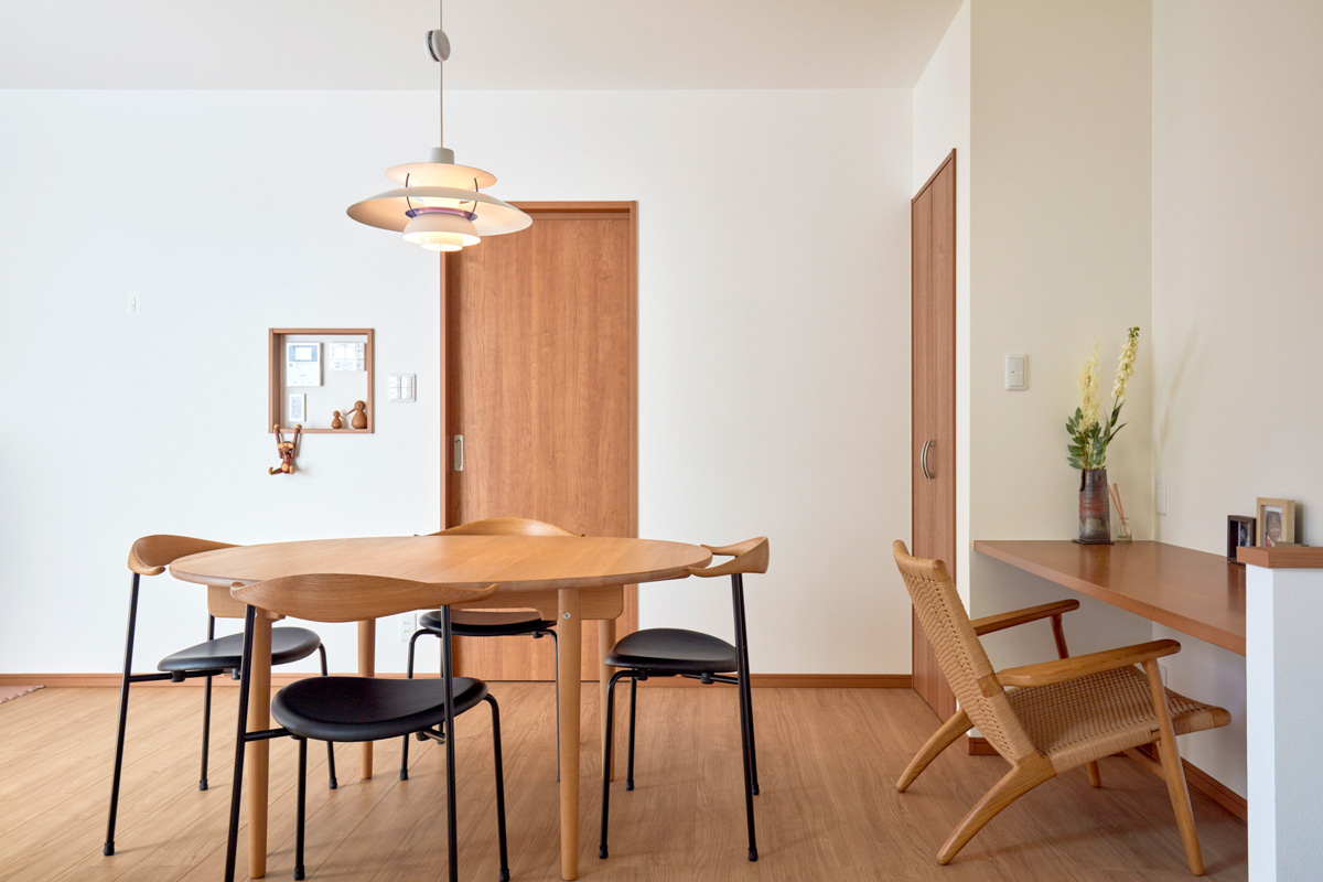 北欧家具と過ごす大屋根の家