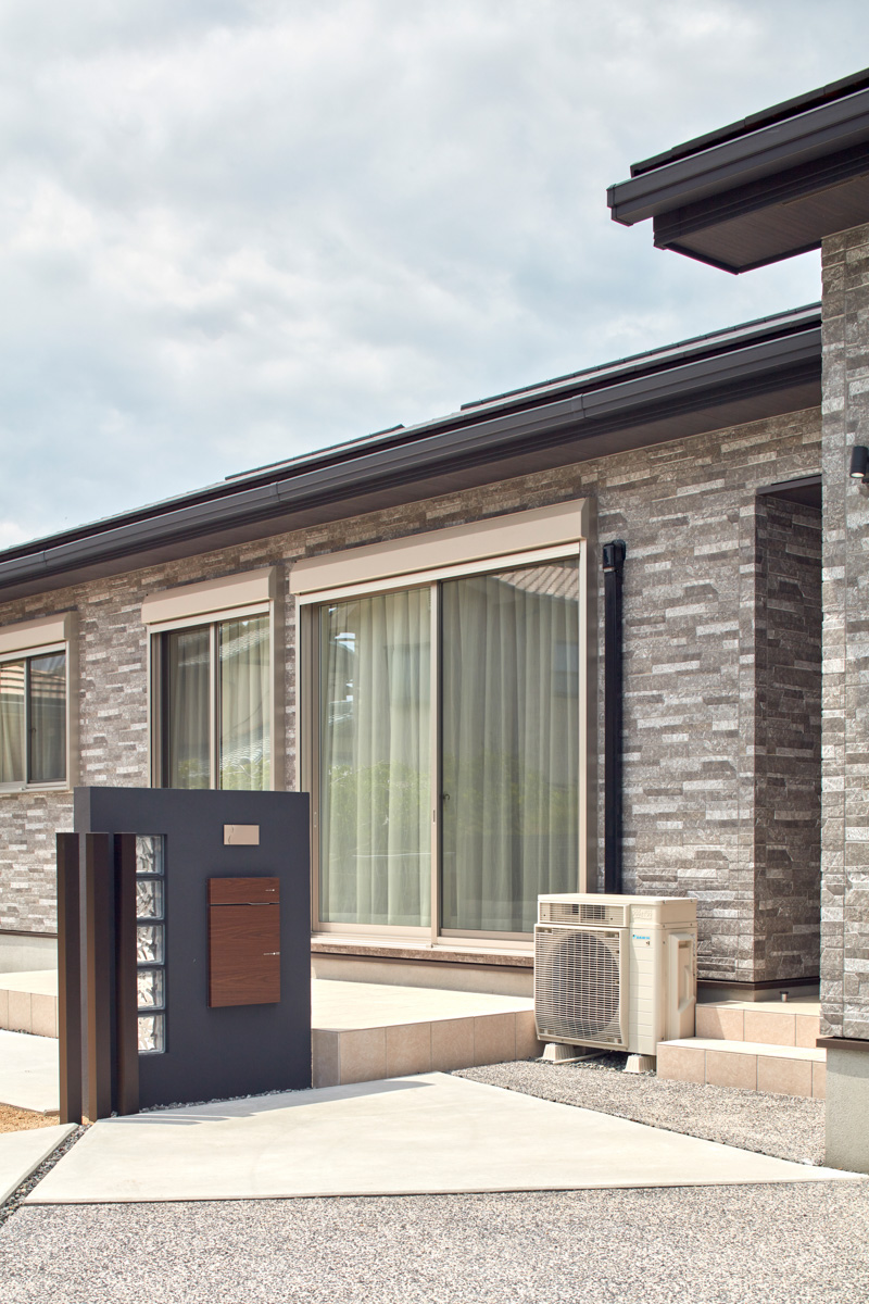 バイクガレージもある拘りの平屋