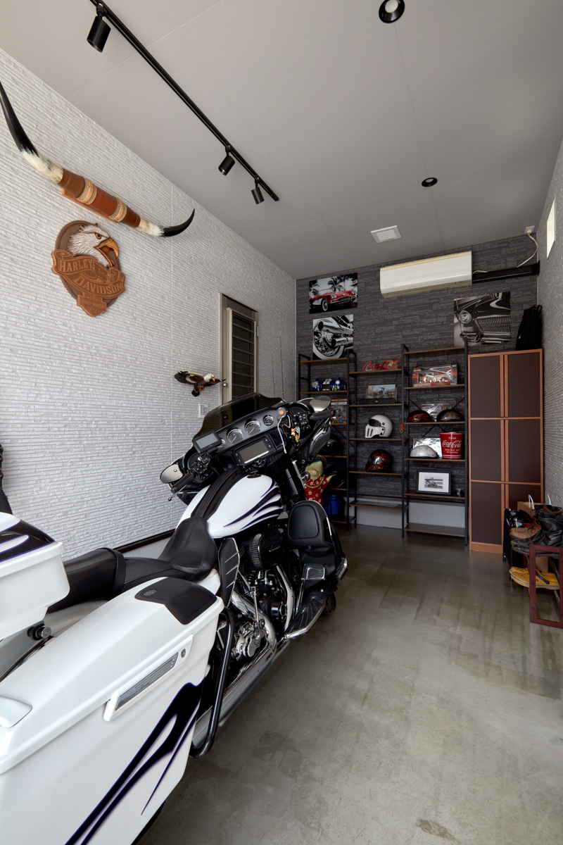 バイクガレージもある拘りの平屋