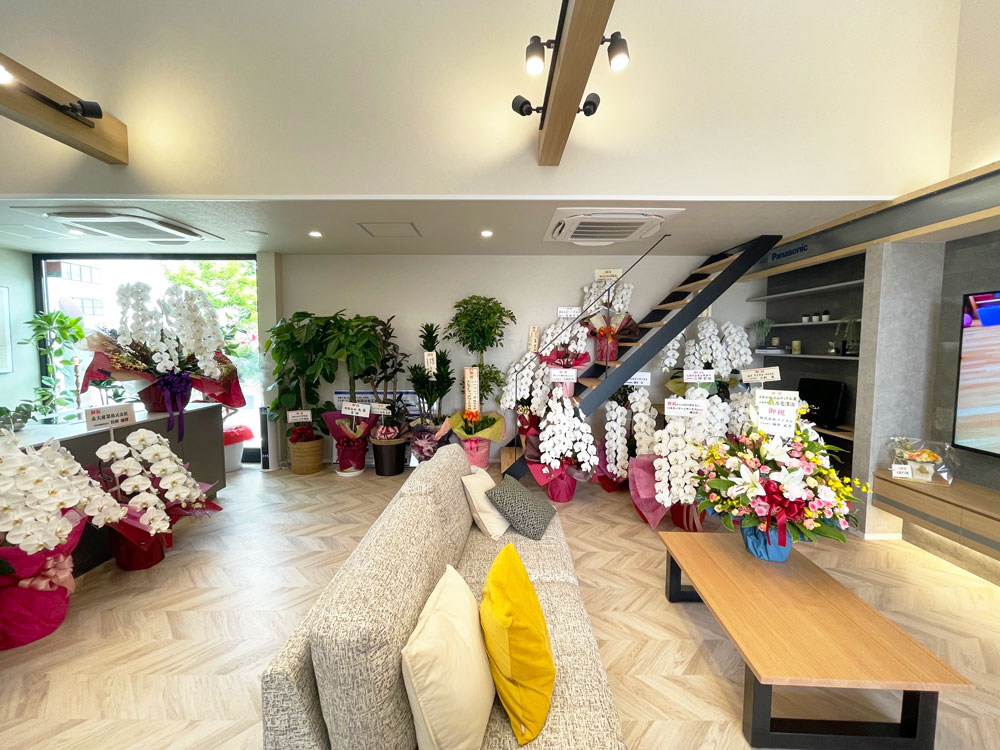 お祝いの花いただきました！