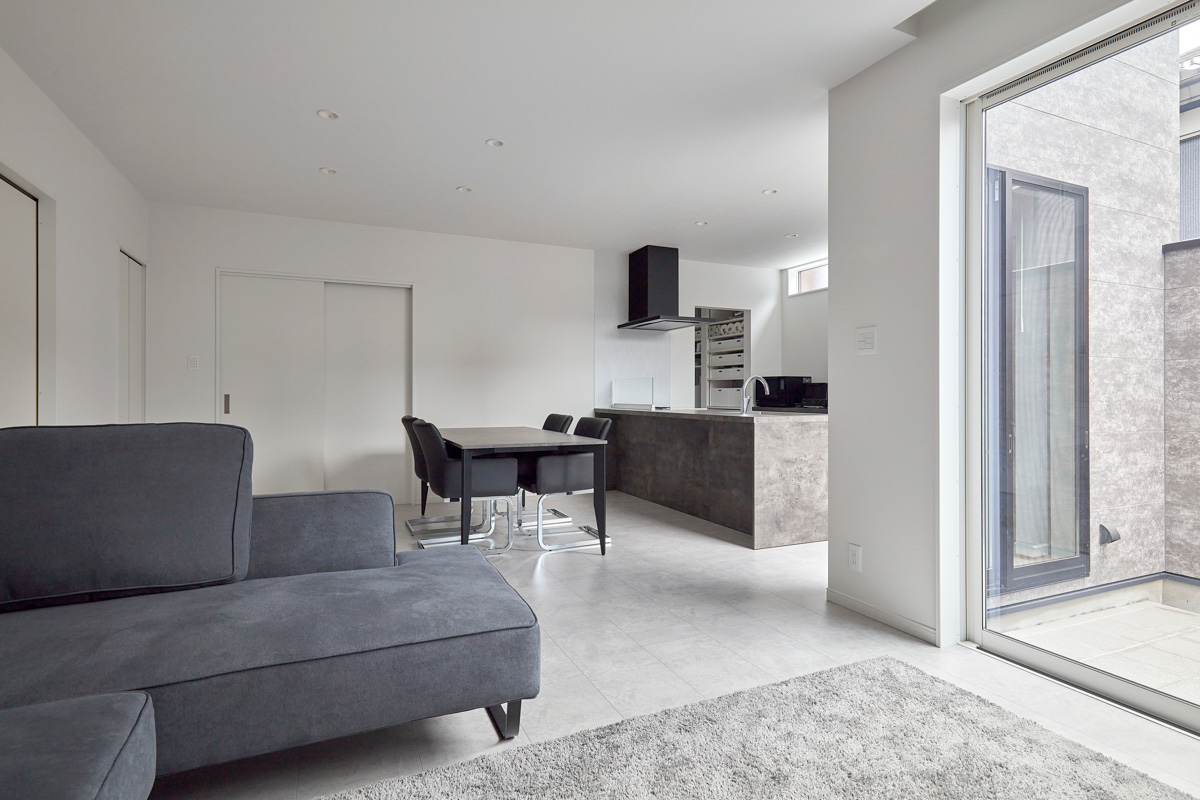 グレーイッシュモダンで寛ぎを