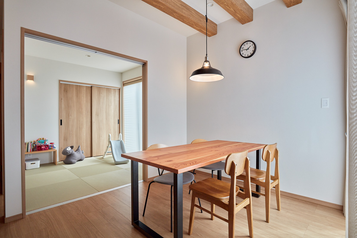 アプローチゲートのあるデザインハウス