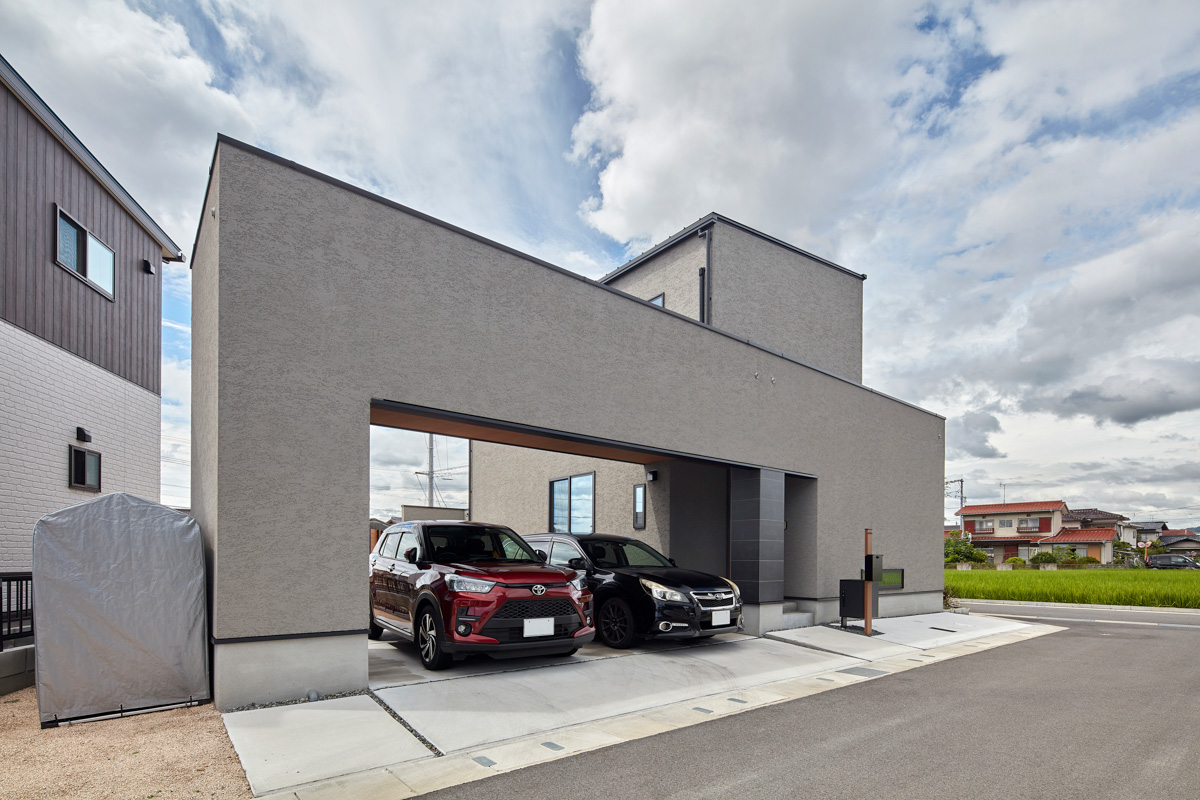 アプローチゲートのあるデザインハウス