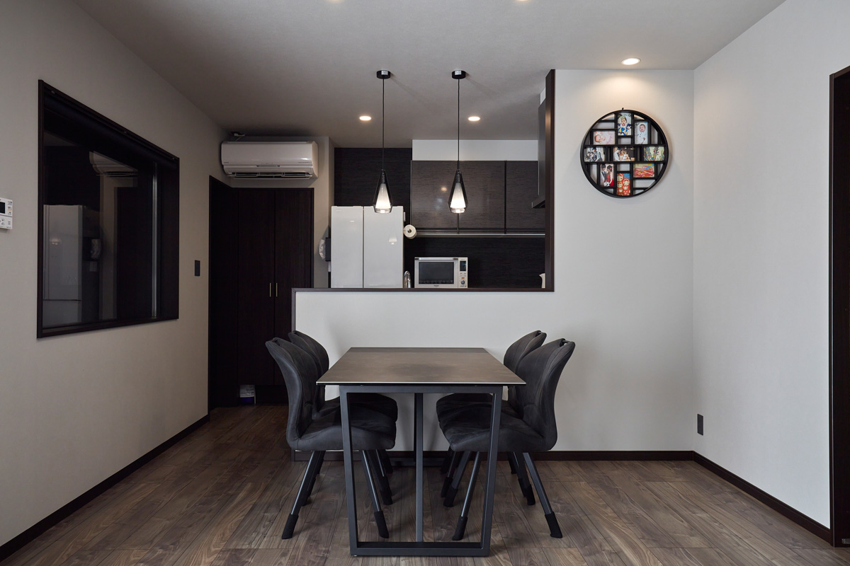 美しく魅せるガレージのある邸