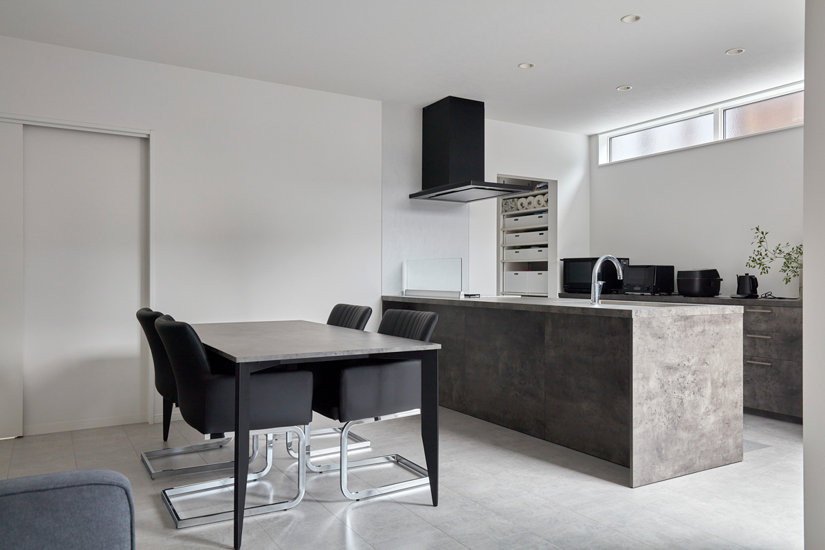 グレーイッシュモダンで寛ぎを