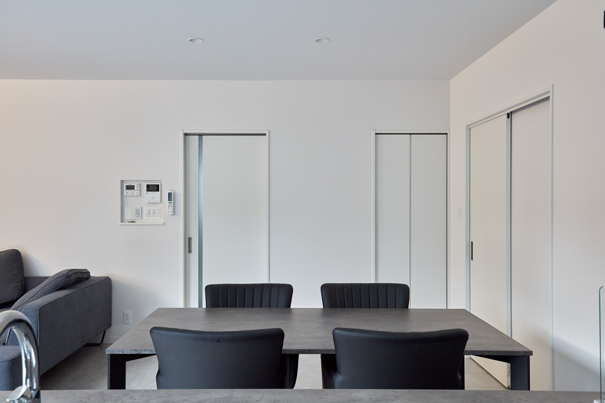 グレーイッシュモダンで寛ぎを