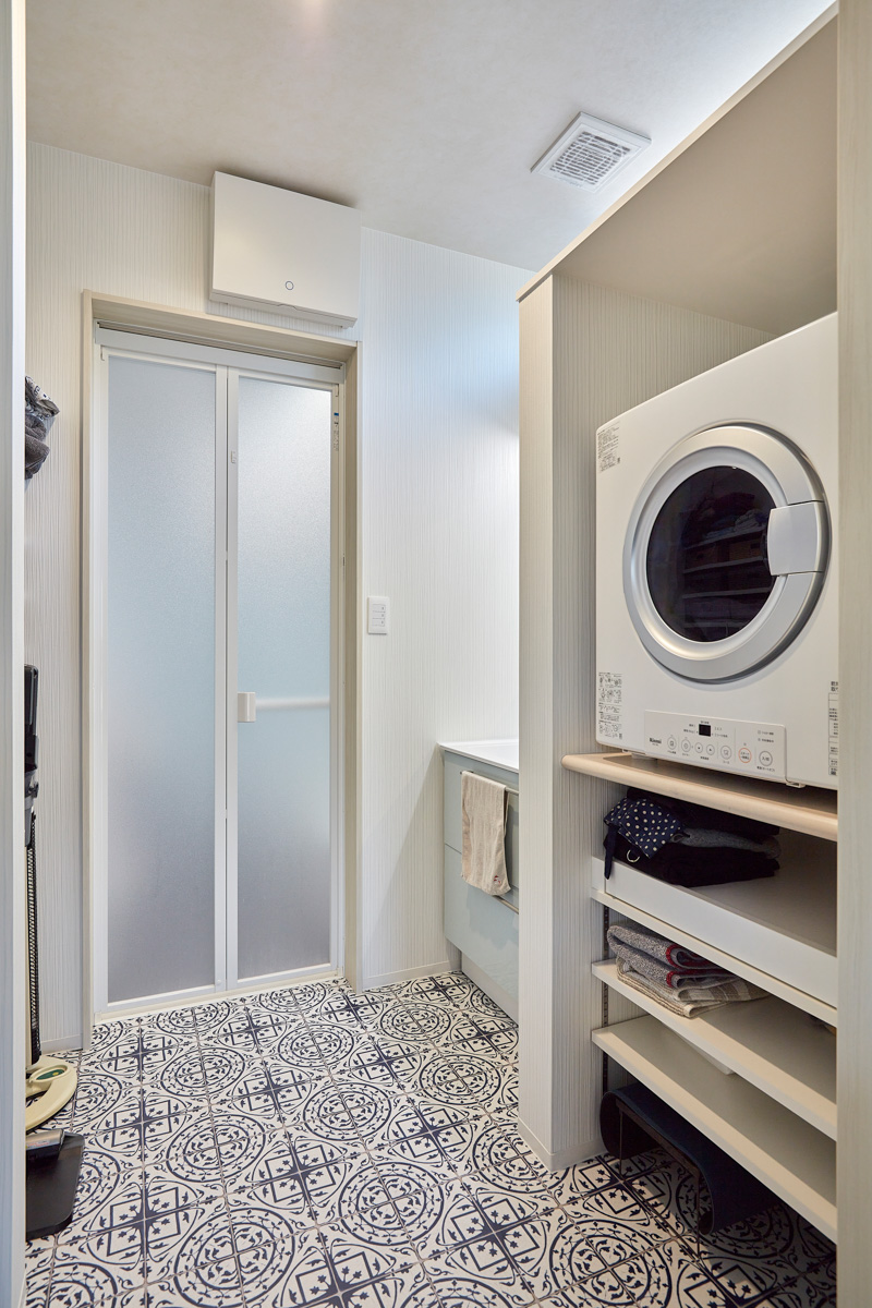 にゃんこと暮らす吹き抜けのある家