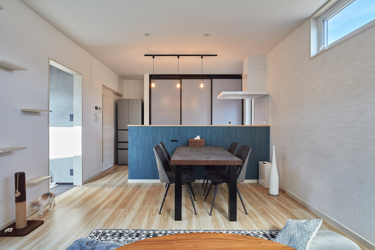 にゃんこと暮らす吹き抜けのある家