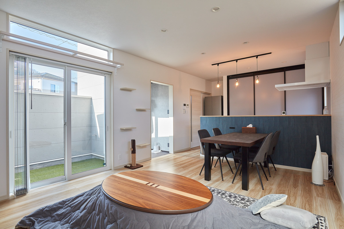 にゃんこと暮らす吹き抜けのある家