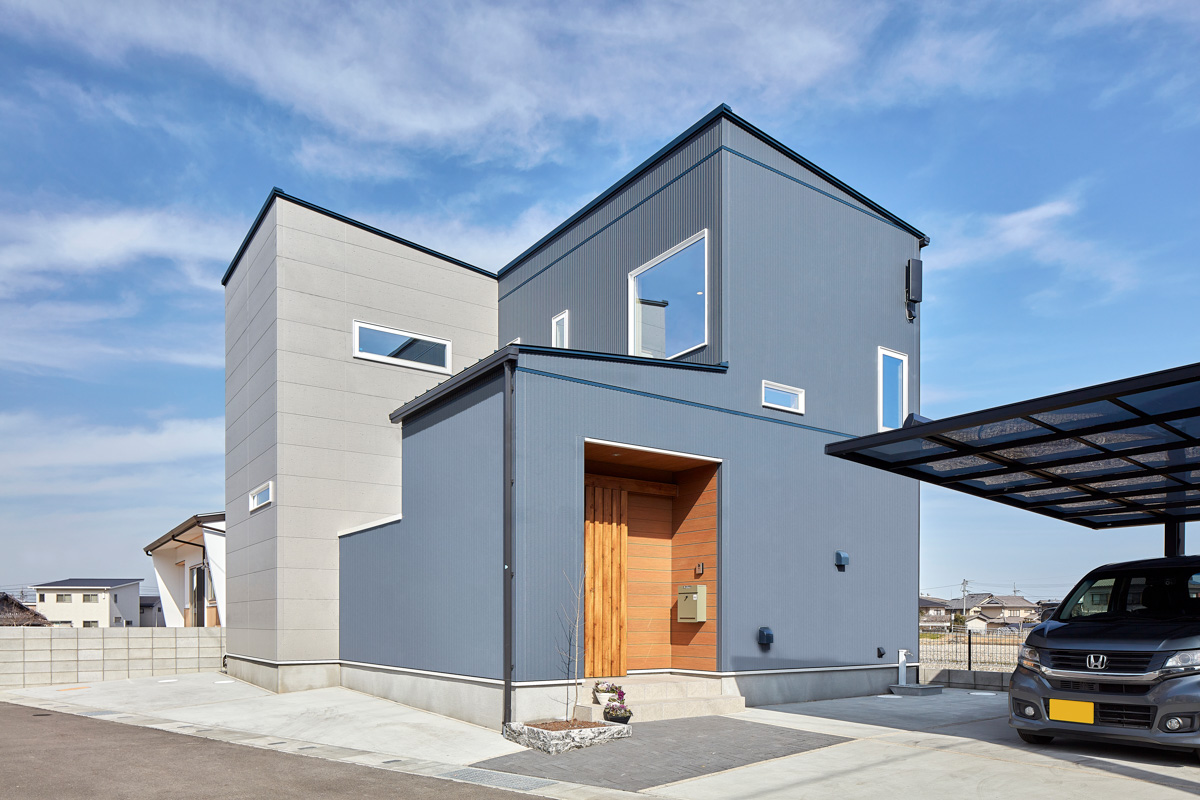 にゃんこと暮らす吹き抜けのある家