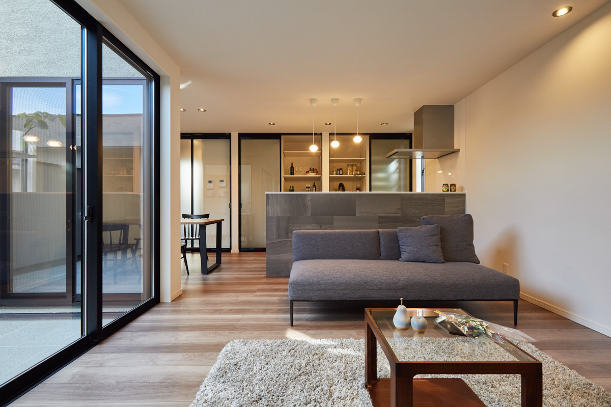 塗り壁のコートヤードハウス