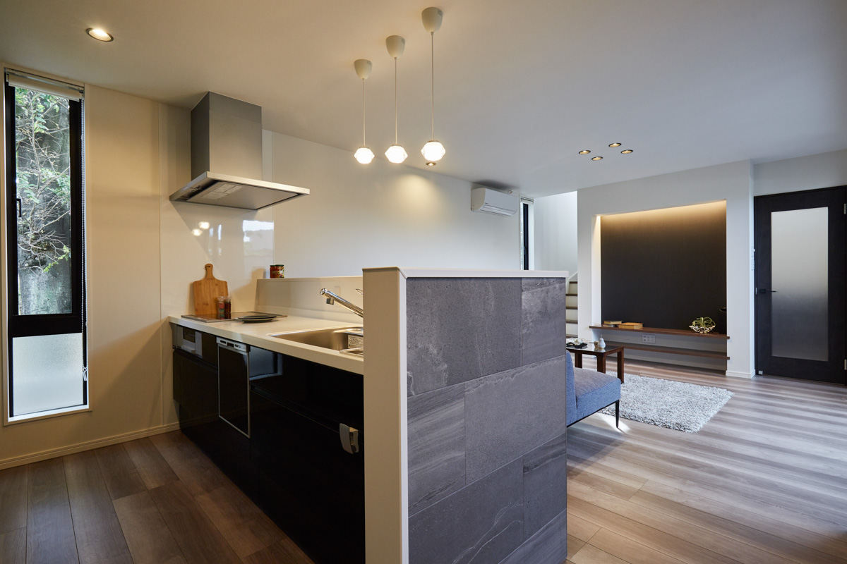 塗り壁のコートヤードハウス