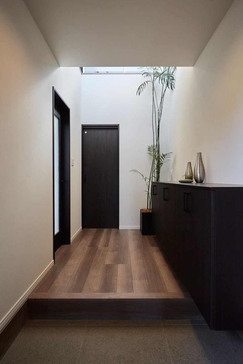 塗り壁のコートヤードハウス