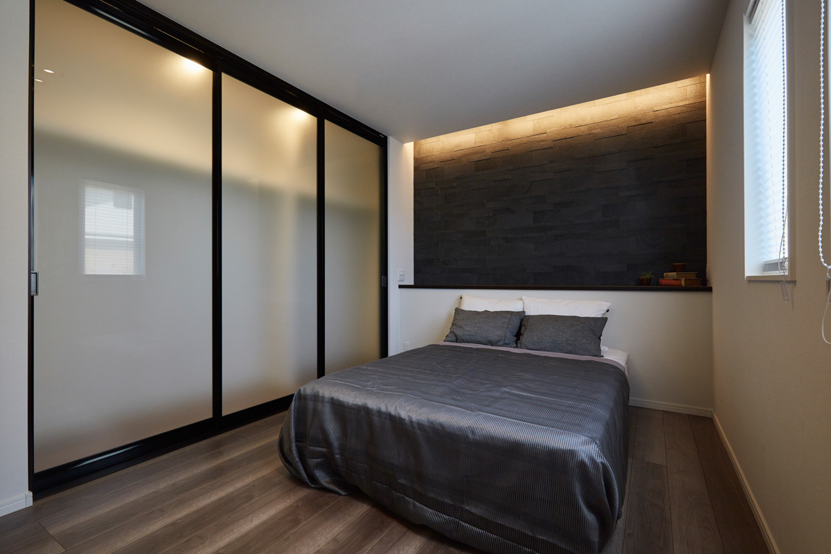 塗り壁のコートヤードハウス