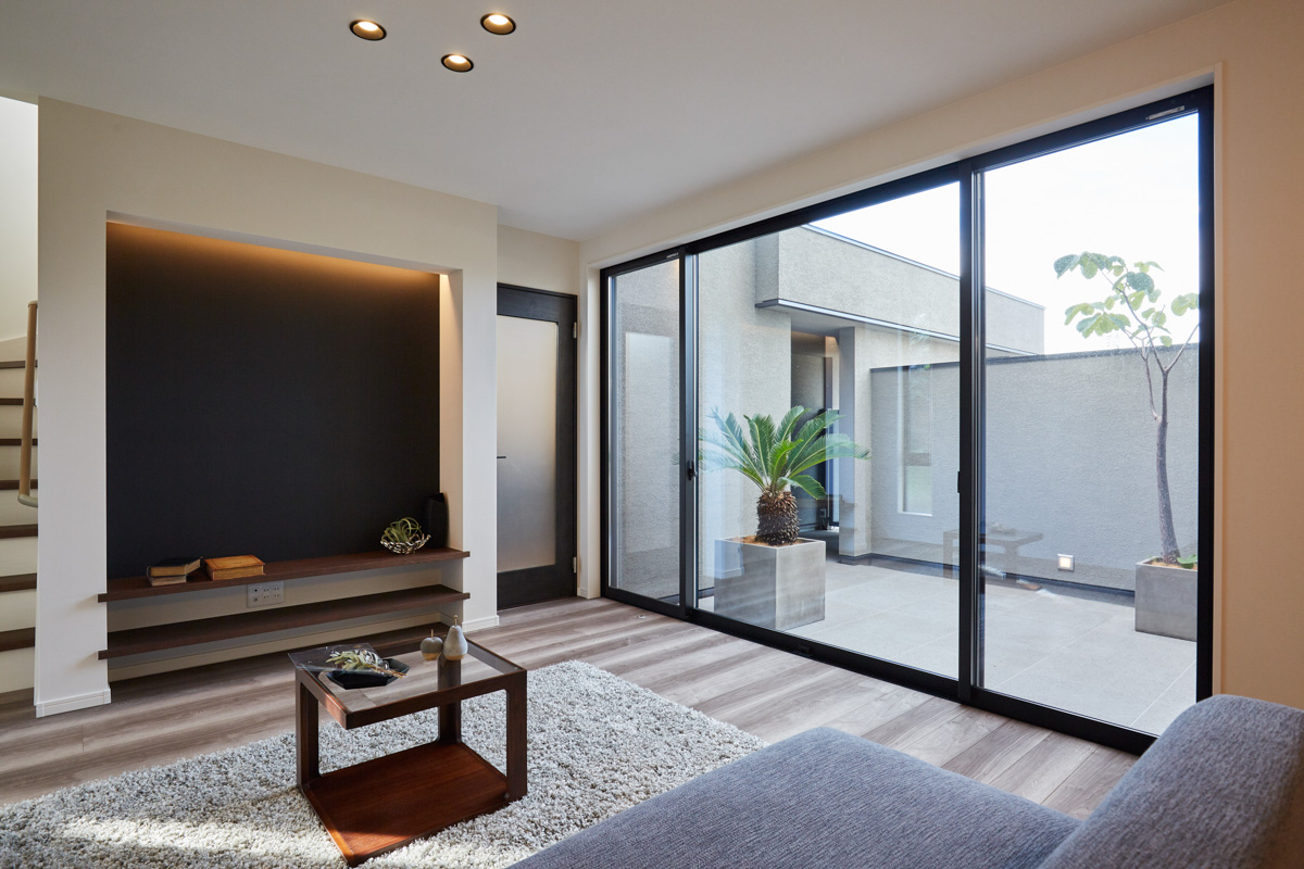 塗り壁のコートヤードハウス