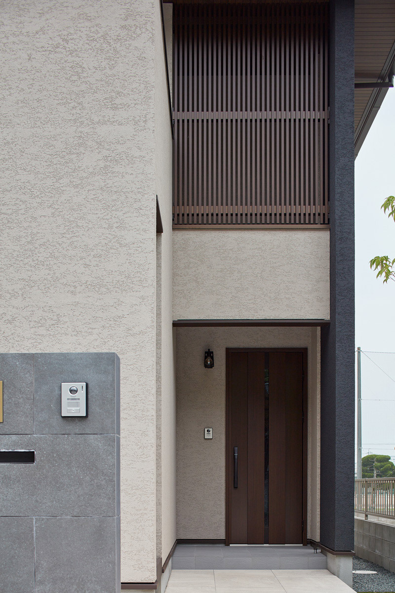 上質な寄棟とHINOキッチンの家