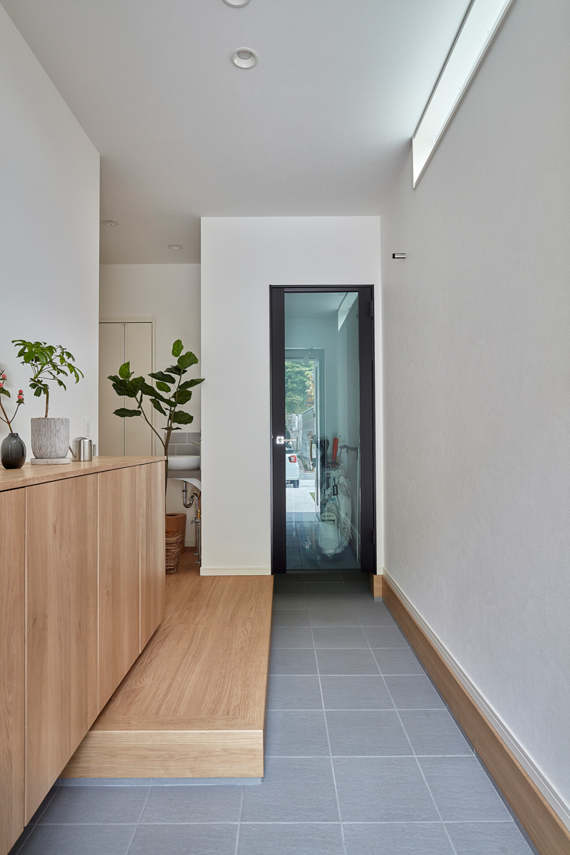 上質な寄棟とHINOキッチンの家