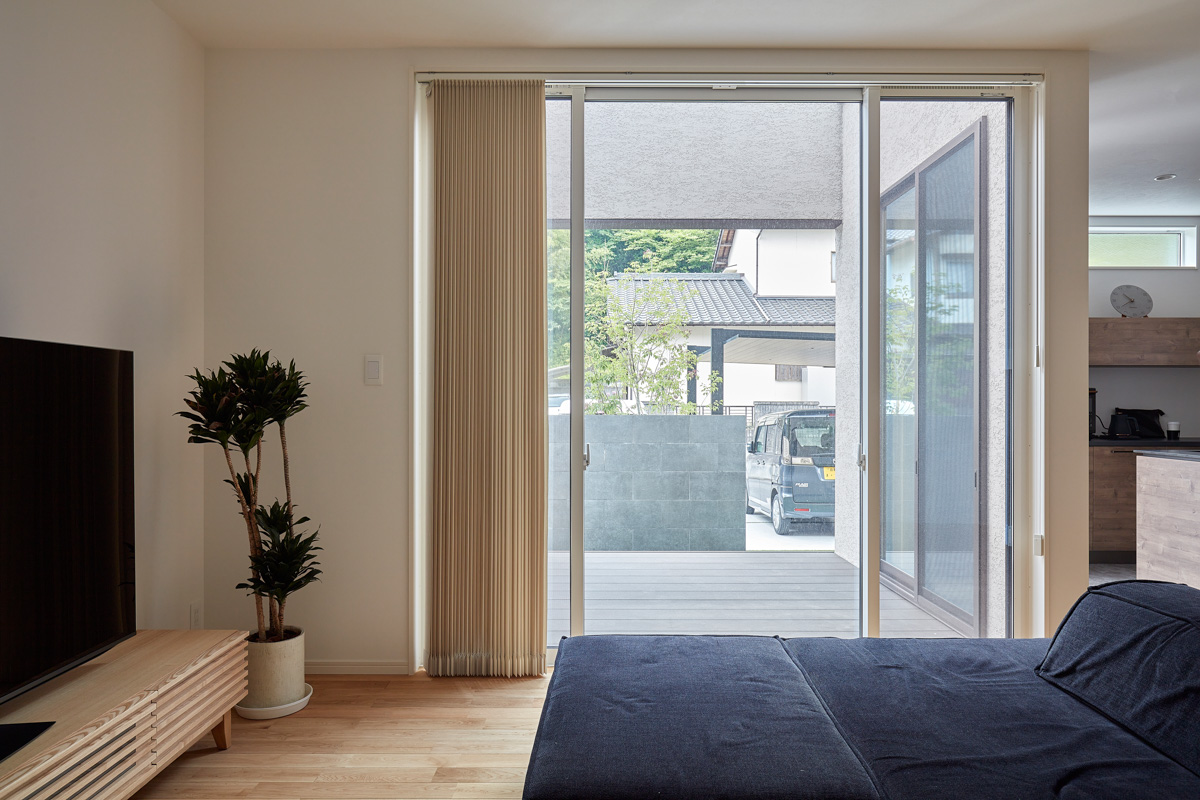 上質な寄棟とHINOキッチンの家