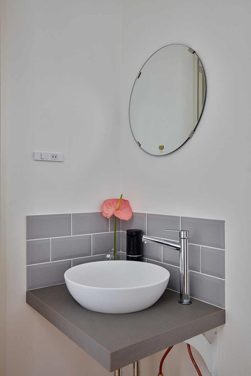 上質な寄棟とHINOキッチンの家