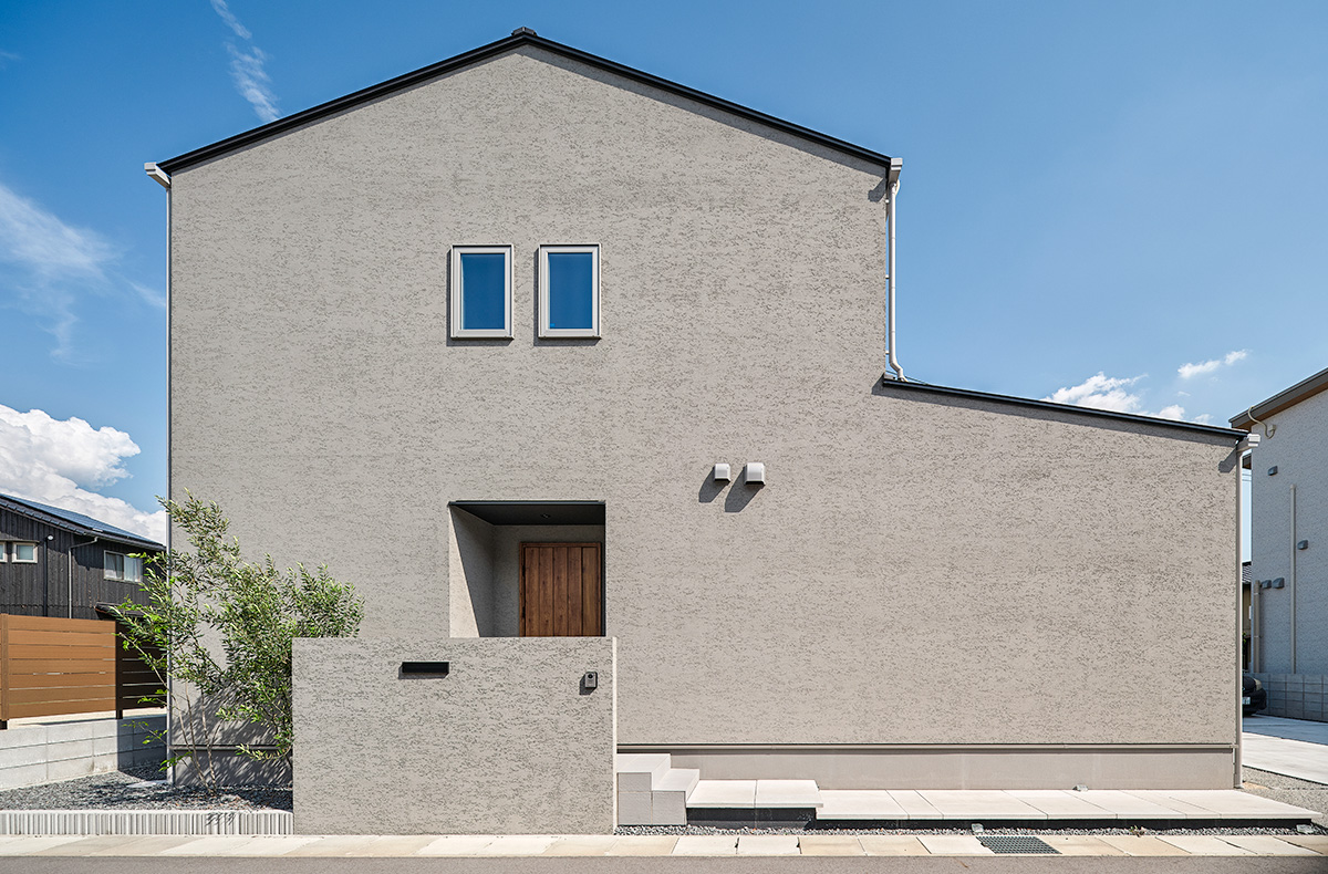 家族の今と未来を想う、タイルデッキのある家