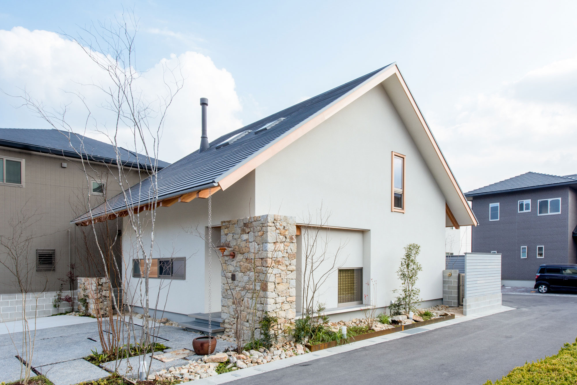 経年変化を楽しむ大屋根の家