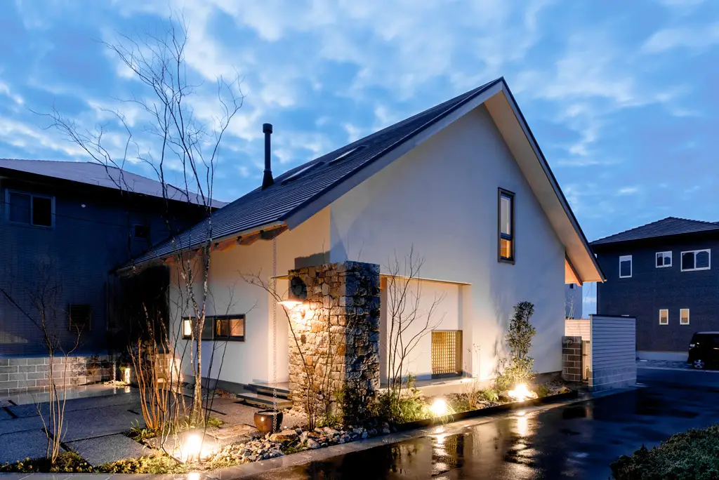 経年変化を楽しむ大屋根の家